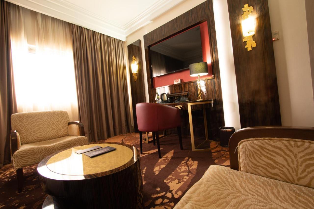 דקר Hotel Fleur De Lys Plateau מראה חיצוני תמונה