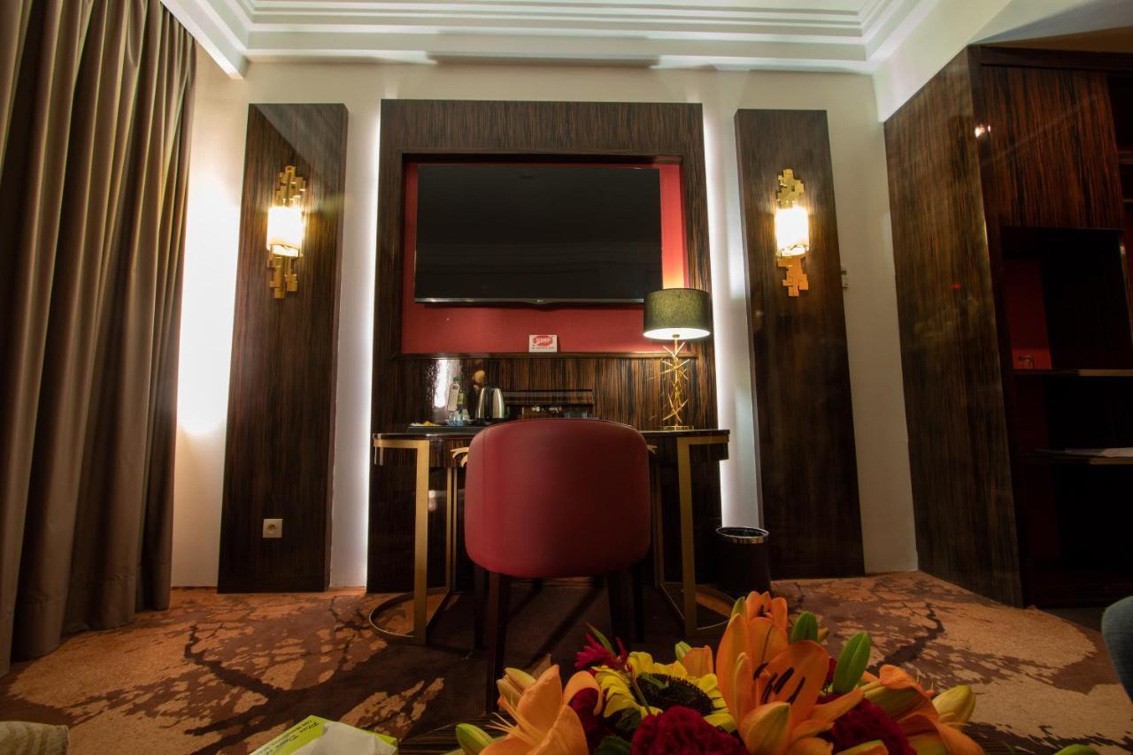 דקר Hotel Fleur De Lys Plateau מראה חיצוני תמונה