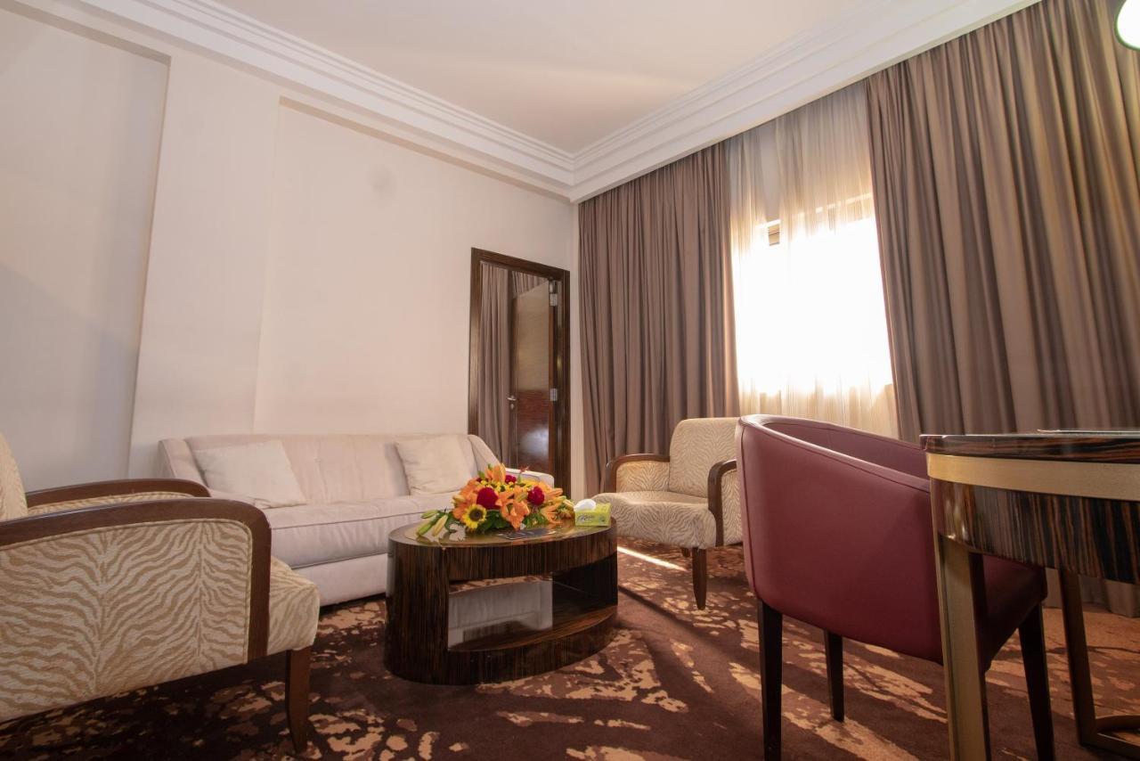 דקר Hotel Fleur De Lys Plateau מראה חיצוני תמונה