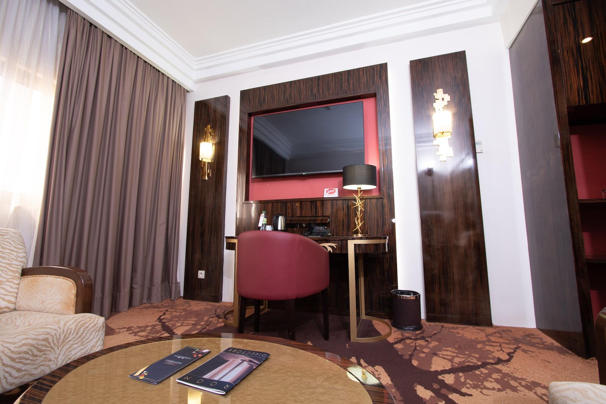 דקר Hotel Fleur De Lys Plateau מראה חיצוני תמונה