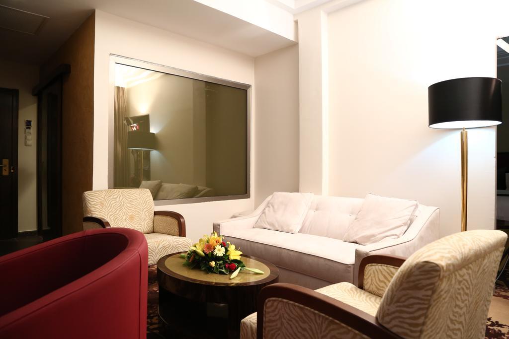 דקר Hotel Fleur De Lys Plateau מראה חיצוני תמונה